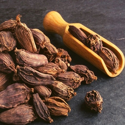 Large cardamom capsules